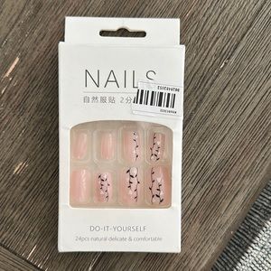 Press on fingernails